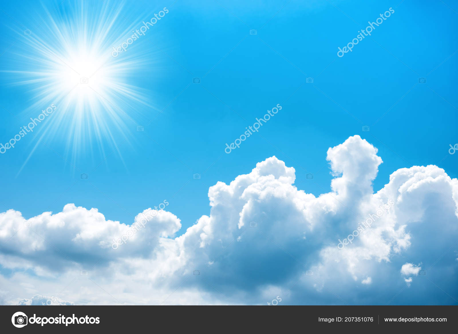 太陽光が雲と青空に ストック写真 C Dovapi
