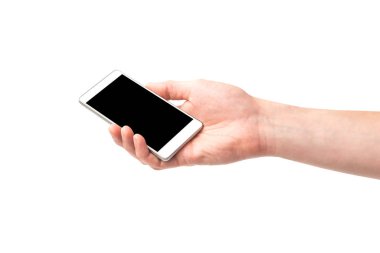 El ile izole beyaz arka plan üzerinde siyah perde Smartphone tutarak