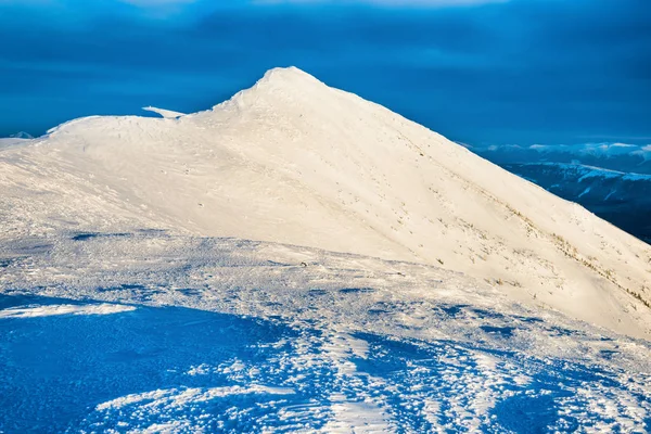 Paesaggio Con Vetta Montagna Nella Neve Tramonto — Foto Stock