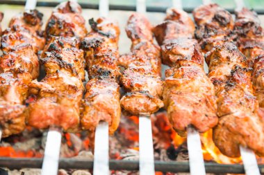 Rilled kebap et yanıyor ile Barbekü