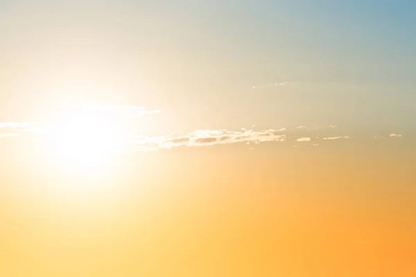 Solnedgang Blå Orange Himmel Med Sol Skyer - Stock-foto