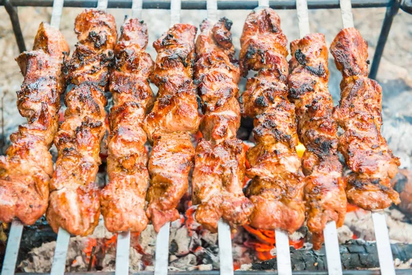 Barbacoa Con Carne Kebab Brasa Llamas —  Fotos de Stock