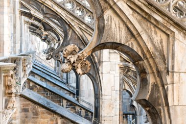 Mermer heykel - Gotik Katedrali Duomo Milan, İtalya, çatı mimarisinde