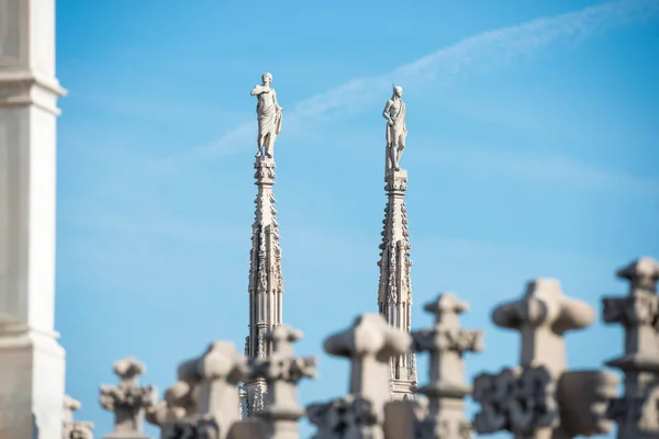 Estátuas Mármore Arquitetura Topo Telhado Catedral Gótica Duomo Milão Itália — Fotografia de Stock