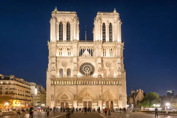 Notre Dame Paris Famosa Catedral Com Iluminação Noturna — Fotografia de Stock