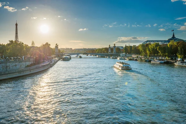 Vacker Solnedgång Med Eiffeltornet Och Floden Seine Paris Frankrike — Stockfoto
