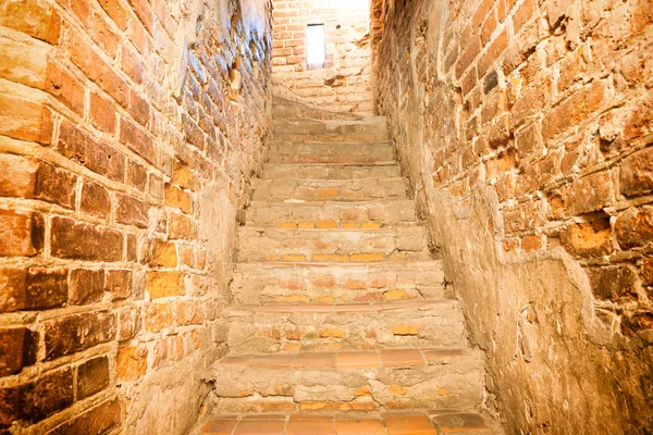Escalera Ladrillo Con Escaleras Antiguo Corredor Del Castillo — Foto de Stock