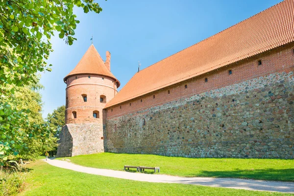 Castillo Trakai Con Paredes Ladrillo Isla Lituania —  Fotos de Stock