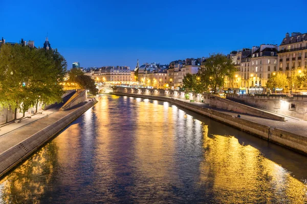 Paris Natten Solnedgång Över Floden Seine Och Street Med Lampor — Stockfoto