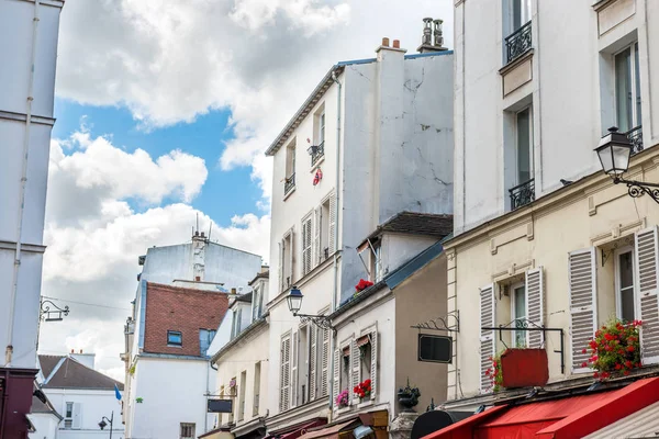 Ventanas París Con Flores Calle Montmartre — Foto de Stock