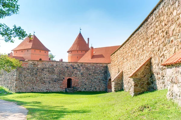Castillo Trakai Con Paredes Ladrillo Isla Lituania —  Fotos de Stock