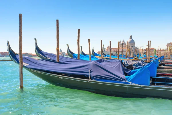 Гондолы Перед Базиликой Большом Канале Венеции Италия — стоковое фото
