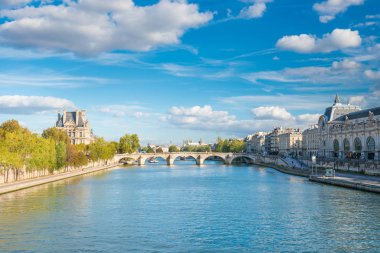 Paris cityscape Seine Nehri üzerinde güzel manzaralı 