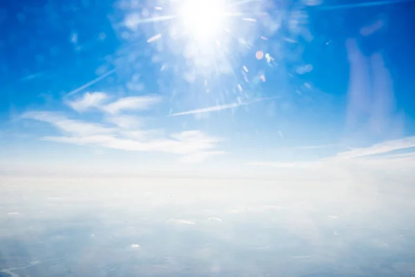 Sol Cielo Azul Claro Hermosas Nubes Blancas — Foto de Stock