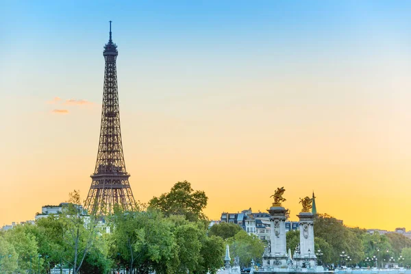 Mooie Viev Van Eiffeltoren Pont Alexandre Iii Bij Zonsondergang Paris — Stockfoto