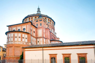 Santa Maria delle grazie Kilisesi 'nin yan görüntüsü. Milan, İtalya