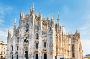 İtalya, Milano meydanındaki Duomo Gotik Katedrali