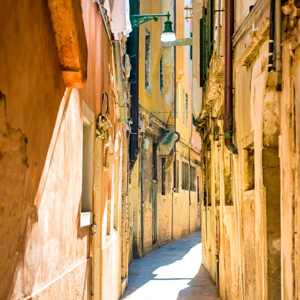 Старий Вузькі Вулиці Цегляних Будинків Венеції Італія — стокове фото