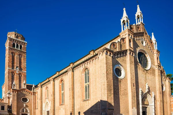 Ziegelfassade Und Glockenturm Der Basilika Santa Maria Gloriosa Dei Frari — Stockfoto