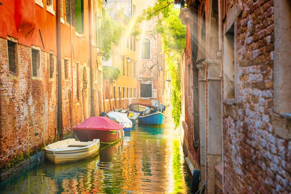Ochtend Venetië Straat Met Kanaal Boten Gondels — Stockfoto