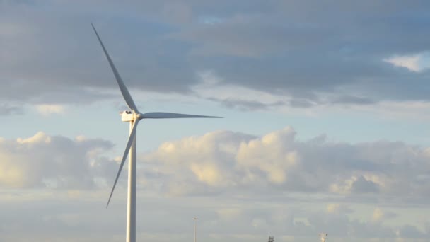 Turbina Energia Asa Gira Sobre Fundo Céu Por Sol Imagens — Vídeo de Stock