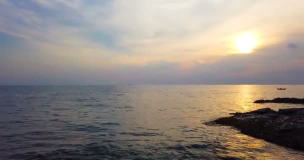 Zeitraffer Aufnahmen Des Ozeans Mit Sonne Hintergrund — Stockvideo
