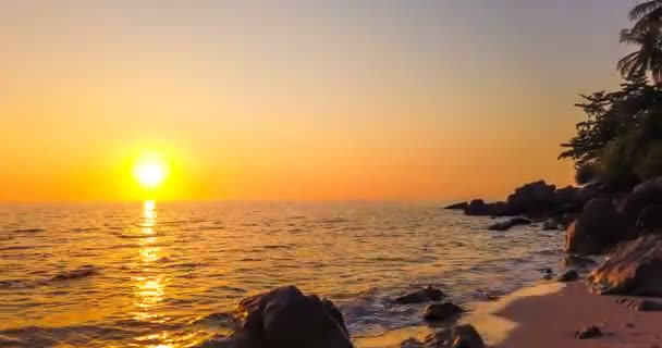 Filmato Time Lapse Dell Oceano Con Sole Sullo Sfondo — Video Stock