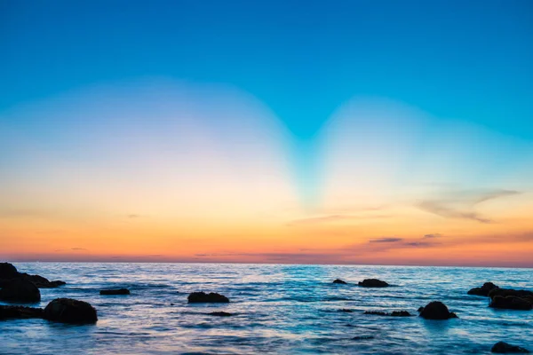 Beau Paysage Coucher Soleil Coloré Avec Plage Sable Soleil Doré — Photo