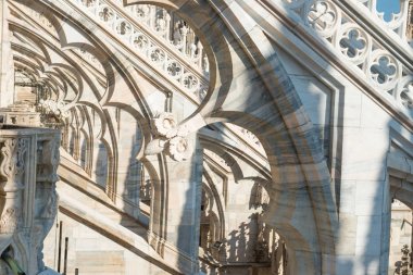 Duomo gotik katedralinçatısında mimari