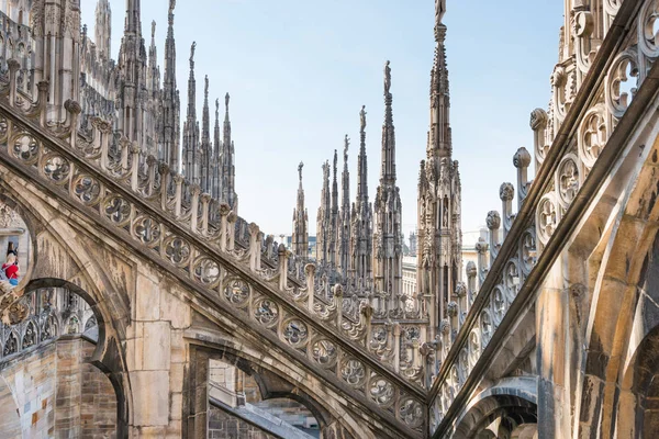 Arquitetura no telhado da catedral de Duomo — Fotografia de Stock