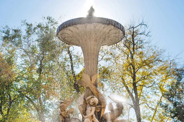 Galapagos fountain in Madrid park — Stock Photo, Image