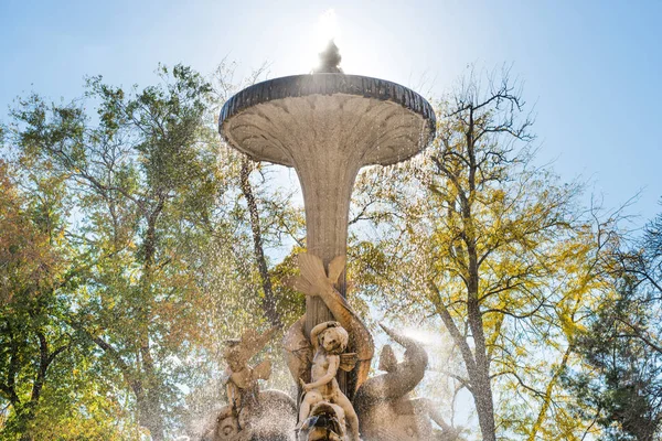 Galapagos fountain in Madrid park — Stock Photo, Image