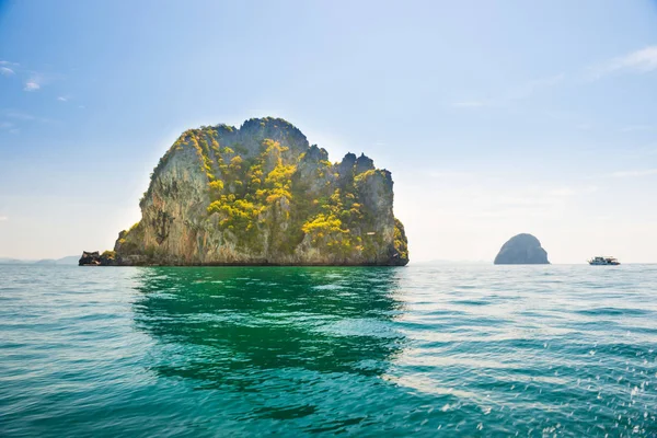 熱帯海の島々との風景 — ストック写真