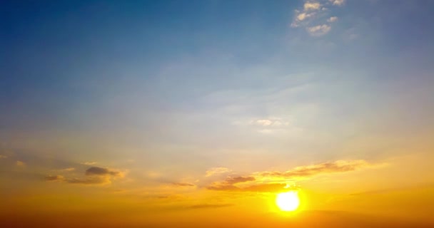 雲と美しい夕日のタイムラプス — ストック動画