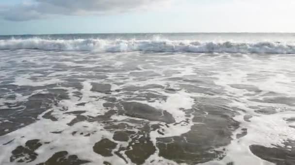 Vistas Panorámicas Las Olas Del Mar Cielo — Vídeos de Stock