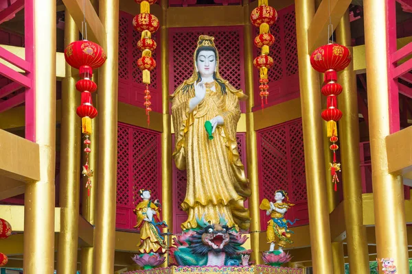 Staty av gudinnan Guanyin i Thailand — Stockfoto