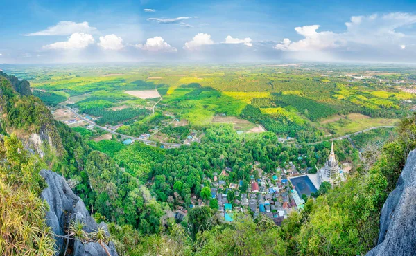 Vista panoramica dal Tempio delle Grotte di Tigre in Thailandia — Foto Stock