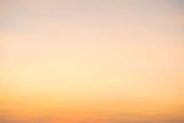 Vackra molnlandskap i solnedgången — Stockfoto