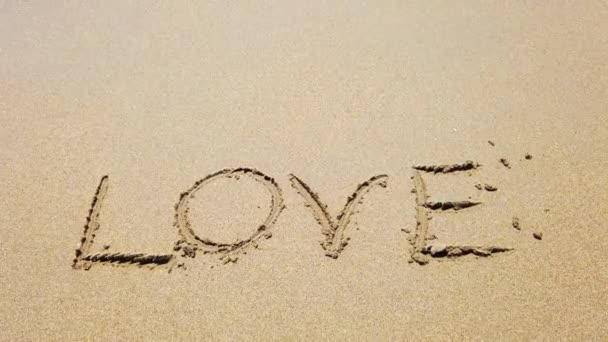 Zbliżenie Słowa Miłość Rysunek Plaży Piasku — Wideo stockowe