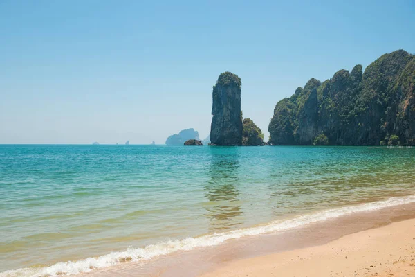 Tropical landscape with sand beach — Stock Photo, Image