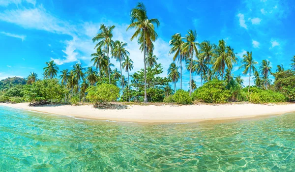 Tropik adada plaj Panoraması — Stok fotoğraf