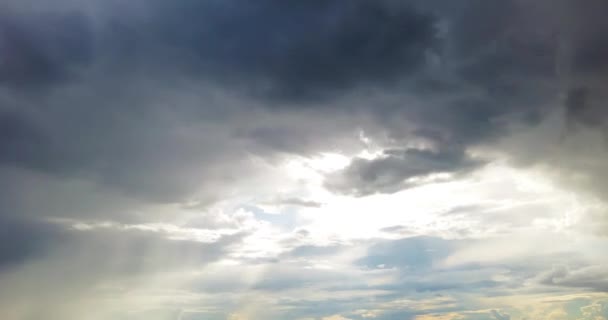 Zeitraffer Des Regnerischen Himmels Mit Regenwolken Und Dann Kam Schönes — Stockvideo