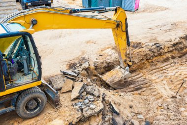 İnşaat alanında buldozer