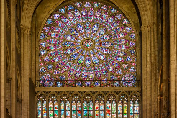 Βιτρό παράθυρα του καθεδρικού ναού Notre-Dame de Paris — Φωτογραφία Αρχείου