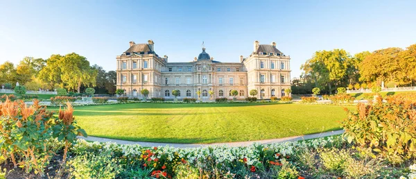 Panorama del Palacio de Luxemburgo en París —  Fotos de Stock