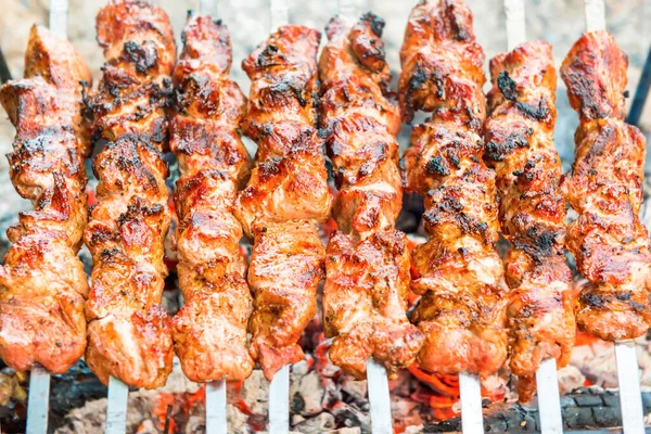 Barbacoa Con Carne Kebab Parrilla Llamas —  Fotos de Stock