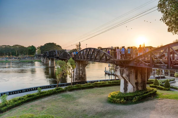 Krajina Západu Slunce Železničním Mostem Řece Kwai Kanchanaburi Thajsko — Stock fotografie