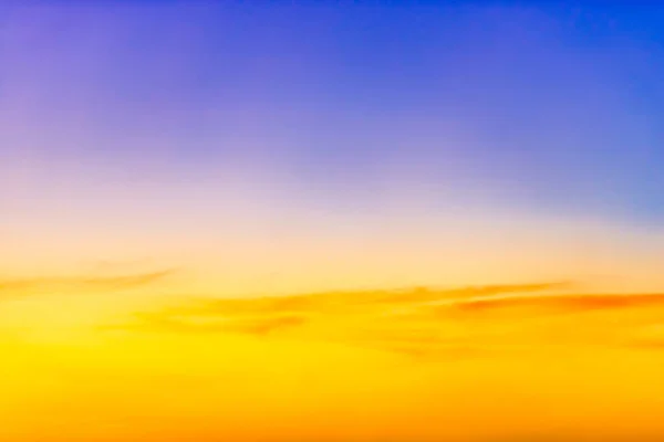 Kolorowe Zachody Słońca Dramatyczne Niebo Zachmurzeniami Słońca — Zdjęcie stockowe