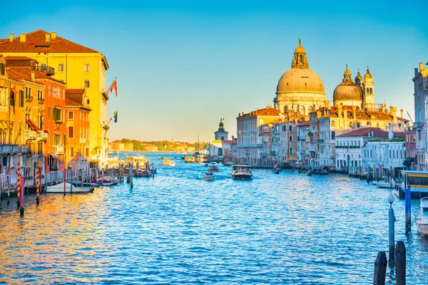 黄昏时分 大运河尽收眼底 有船和大教堂 意大利威尼斯 — 图库照片