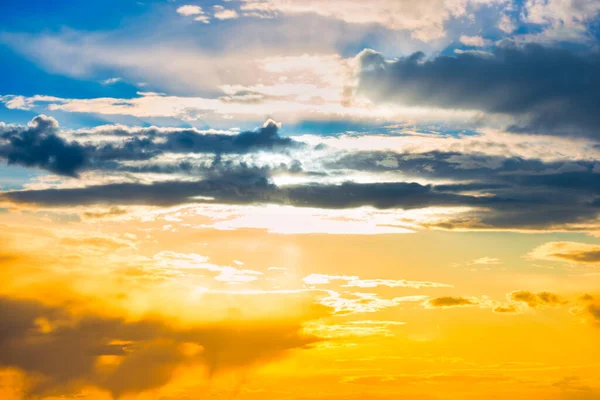 Cielo Del Atardecer Con Nubes Azules Naranjas —  Fotos de Stock